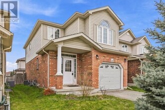 Building Photo - 419 Tealby Crescent