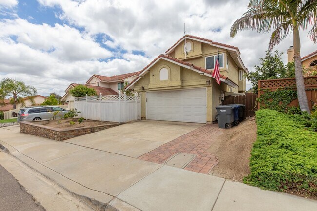 Foto del edificio - 3BR + Bonus Room | Solar-Powered | Updated...