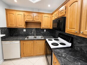 Building Photo - 4116 NW 88th Ave