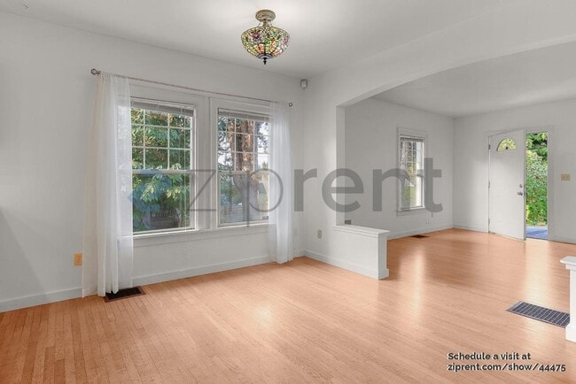 Building Photo - 5536 27th Ave NE
