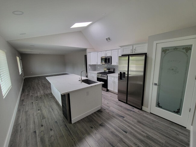 Foto del edificio - 535 W 15th St