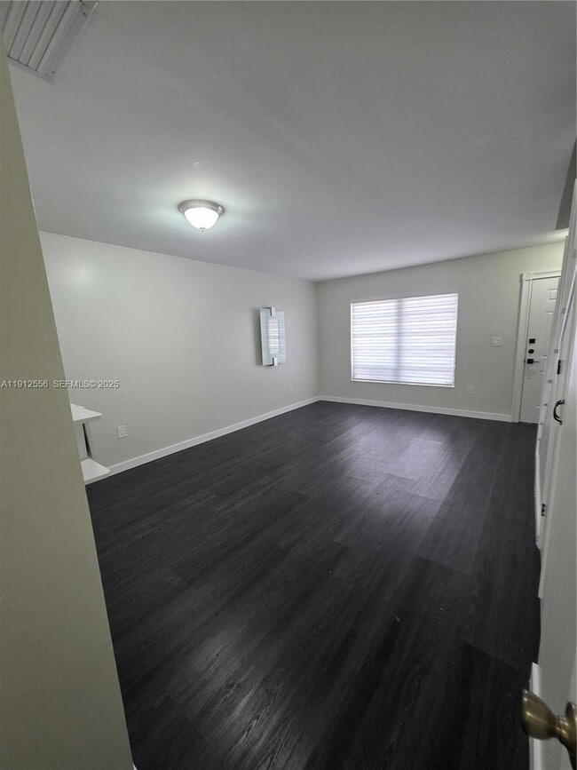 Building Photo - 111 SW 113th Ave