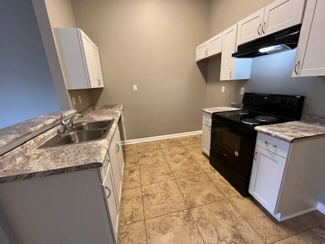 Building Photo - Renovated 2 Bedroom 2 Bath Home for Rent!