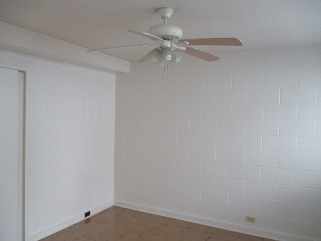 Building Photo - 1721 Kaluhikai Ln