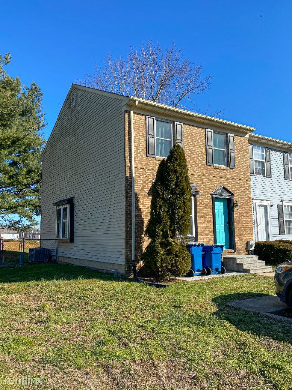 Building Photo - 3 br, 2.5 bath Townhome - 400 Commons Ln