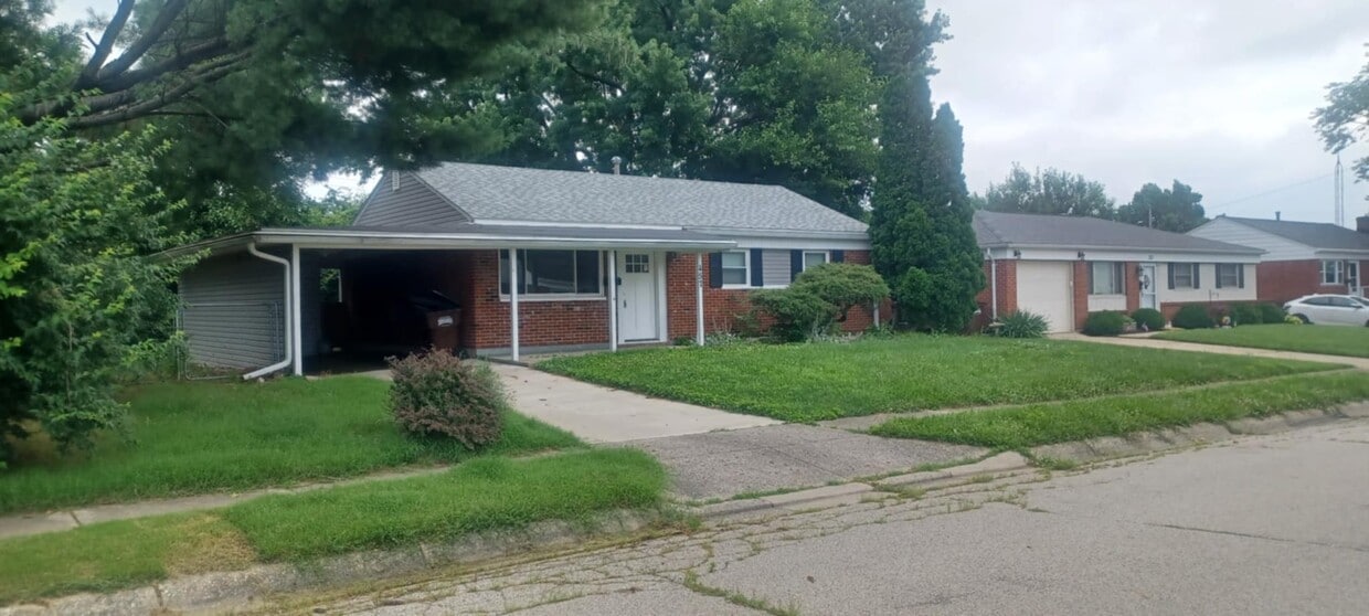 Primary Photo - 157 W Goodman Dr