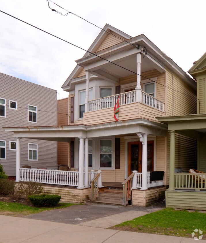 Primary Photo - 228 Western Ave