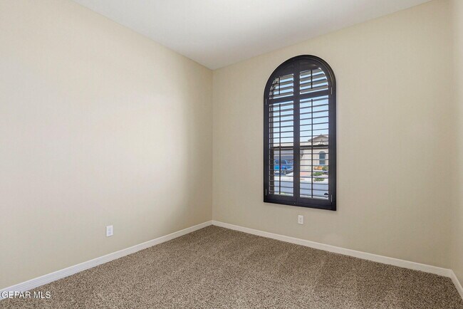 Foto del edificio - 2157 Honour Point Pl