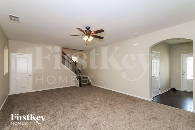 Building Photo - 703 Barberry Dr