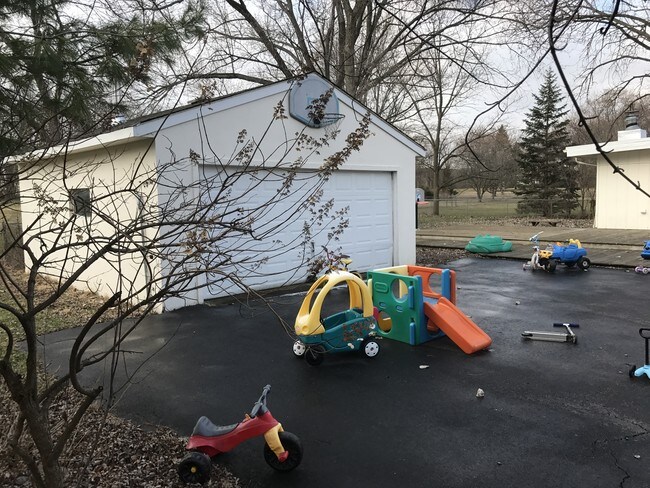 Building Photo - 15877 W Woodbine Cir