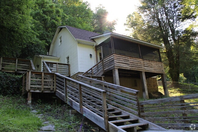 Building Photo - 1215 Stonebrook Rd