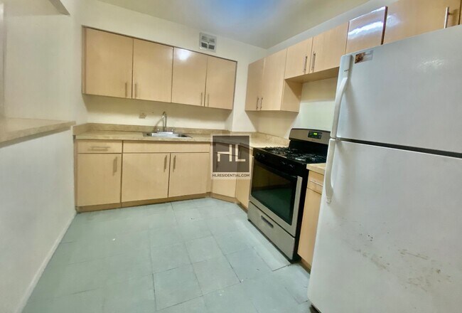 Foto del edificio - 84 AVENUE / Jamaica Hills