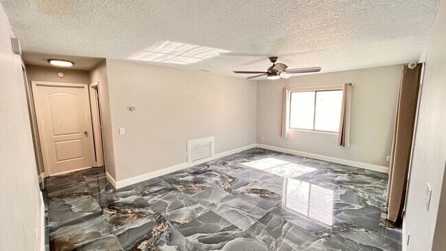 Building Photo - Charming Orlando Retreat – 3BR, 2BA Single...