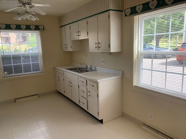 Foto del edificio - 219 Eisenhower Dr