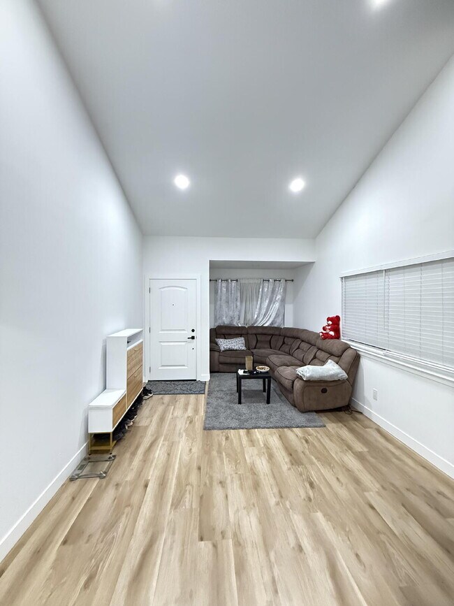 Foto del edificio - "Charming 2-Bed Duplex in Rancho Cordova – 1,110 Sq Ft of Comfort!"