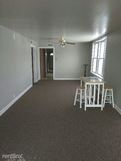Foto del edificio - 4906 W Byron St