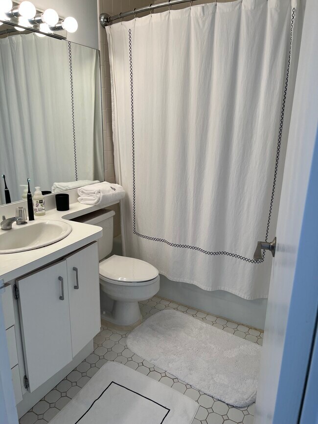Master bath - 100 Seaview Ave