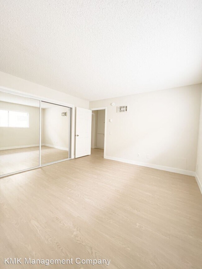 Building Photo - 2 br, 2 bath Apartment - 3760 & 3764 Delma...