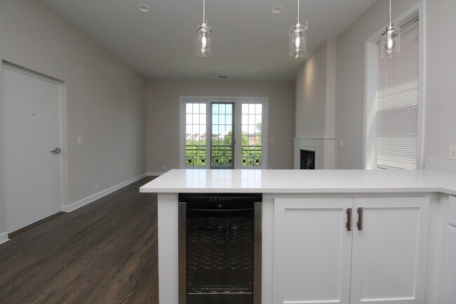 Building Photo - 3440 N Elston Ave
