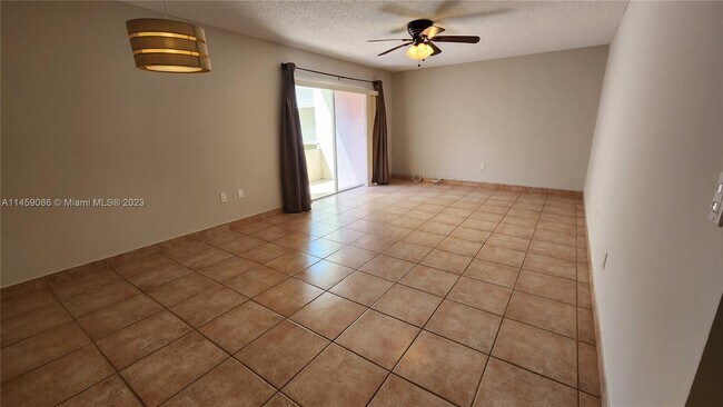 Foto del edificio - 7745 SW 86th St