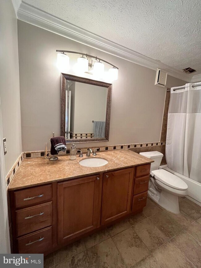 Building Photo - 7801 Willow Point Dr