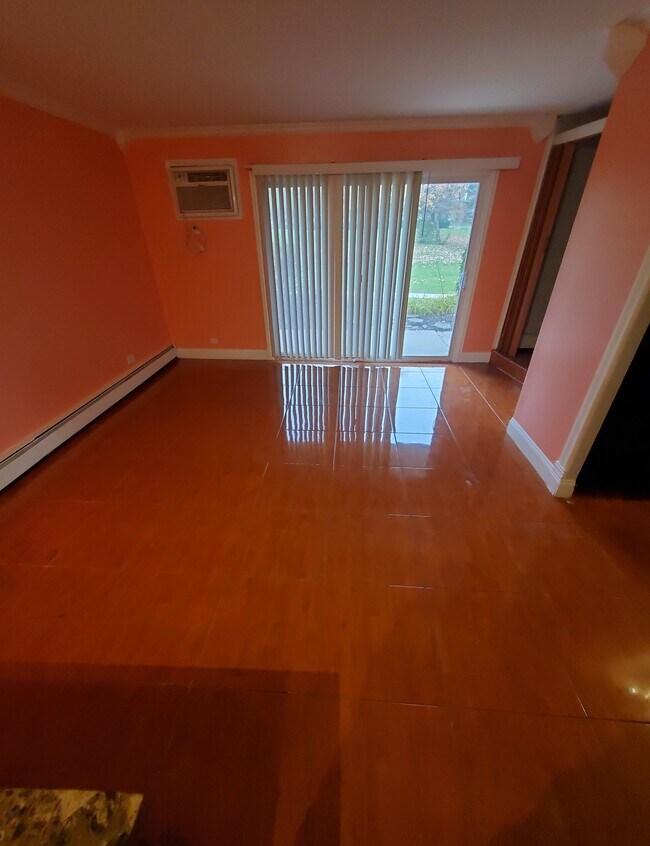 Building Photo - 2548 Waterbury Dr