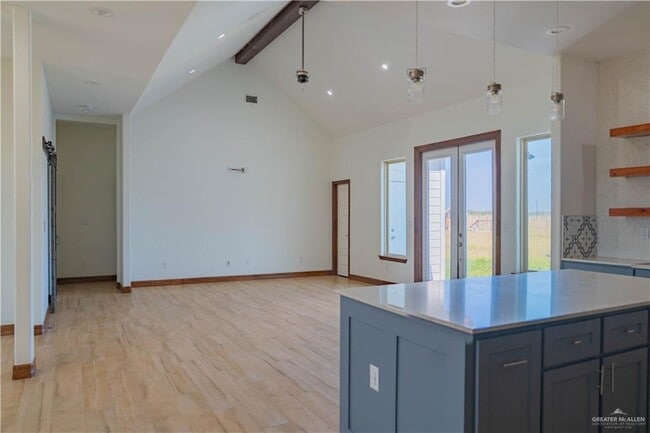 Foto del edificio - 10 N J Hernandez St