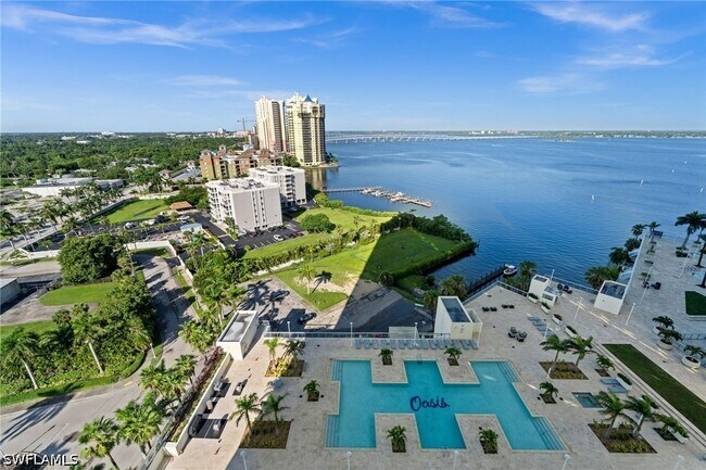 Building Photo - 3000 Oasis Grand Blvd