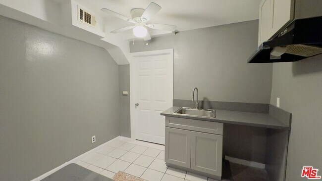 Foto del edificio - 4052 W 103rd St