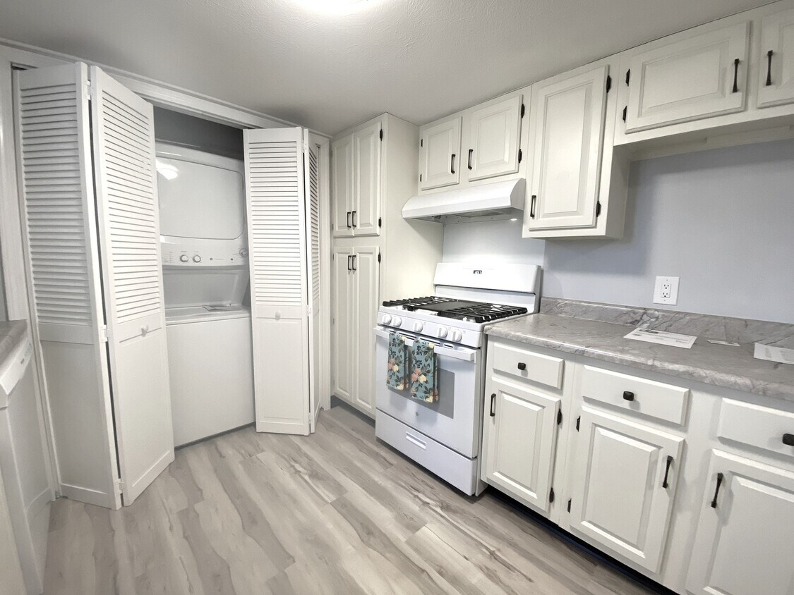 All stunning new appliances! - 20 Mesa Rd
