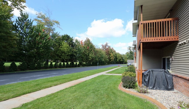 Building Photo - Golf View Estates