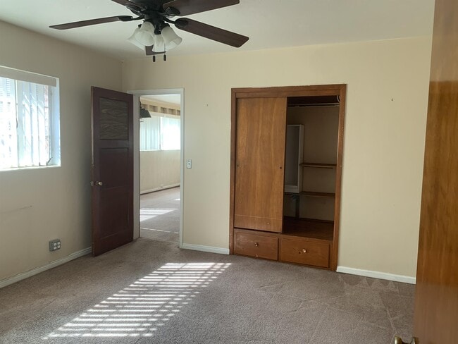 Building Photo - 2504 E Monte Vista Dr