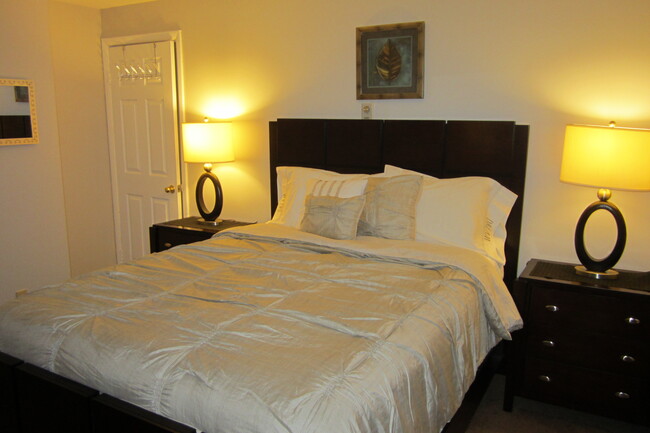 Main Bedroom - 4 N Hamilton St
