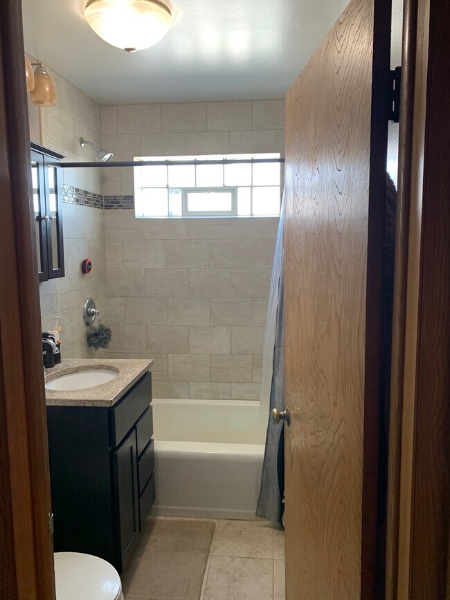 Foto del edificio - 6600 W Devon Ave