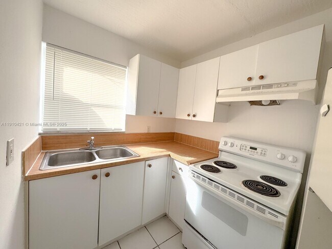 Foto del edificio - 2840 NW 15th Ct