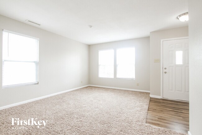 Foto del edificio - 7909 Liberty School Ln