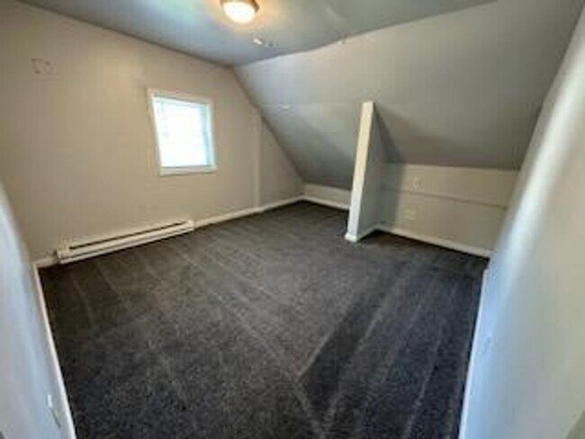 Building Photo - 1511 W Callender Ave