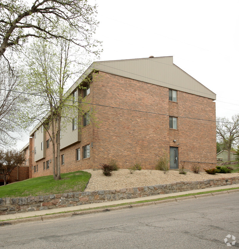 Building Photo - Russell Arms Apartments