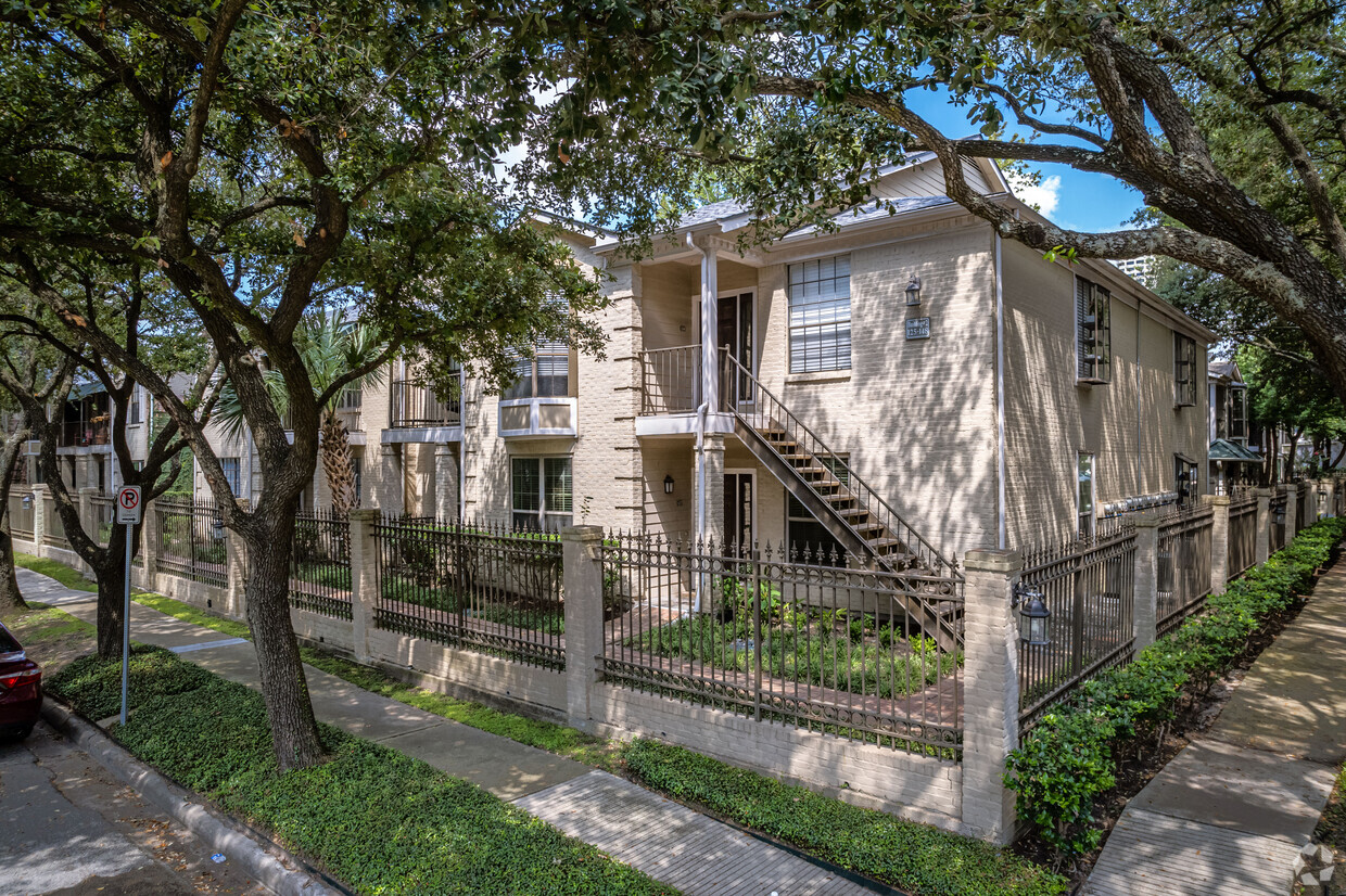 Primary Photo - Oak Lane Condominiums