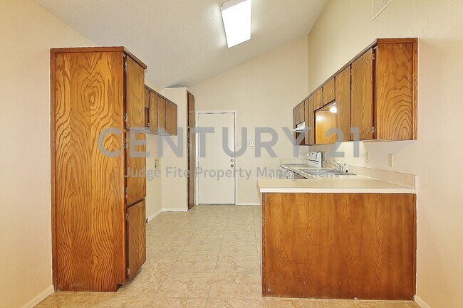 Building Photo - Lovely 2/2 Duplex in Weatherford For Rent!