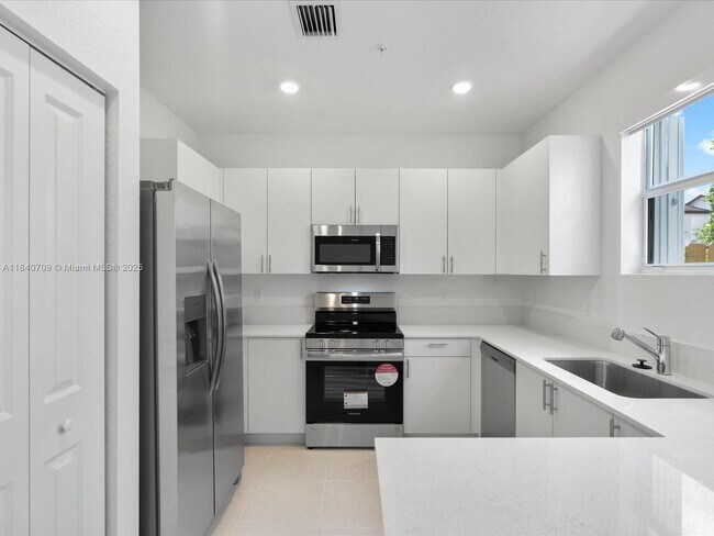 Foto del edificio - 106 SW 184th Pl