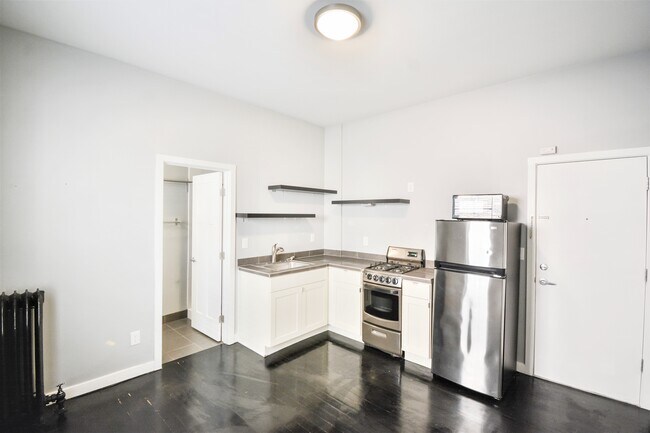 Building Photo - 623 Federal Ave E