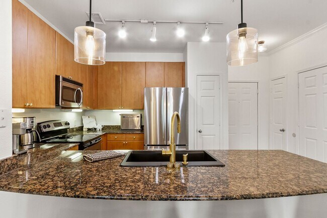 Foto del edificio - Midtown Village 2 Bed 2 Bath Condo! Available June 1st!