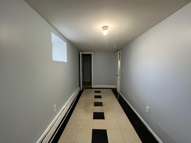 Foto del edificio - 147 Bostwick Ave
