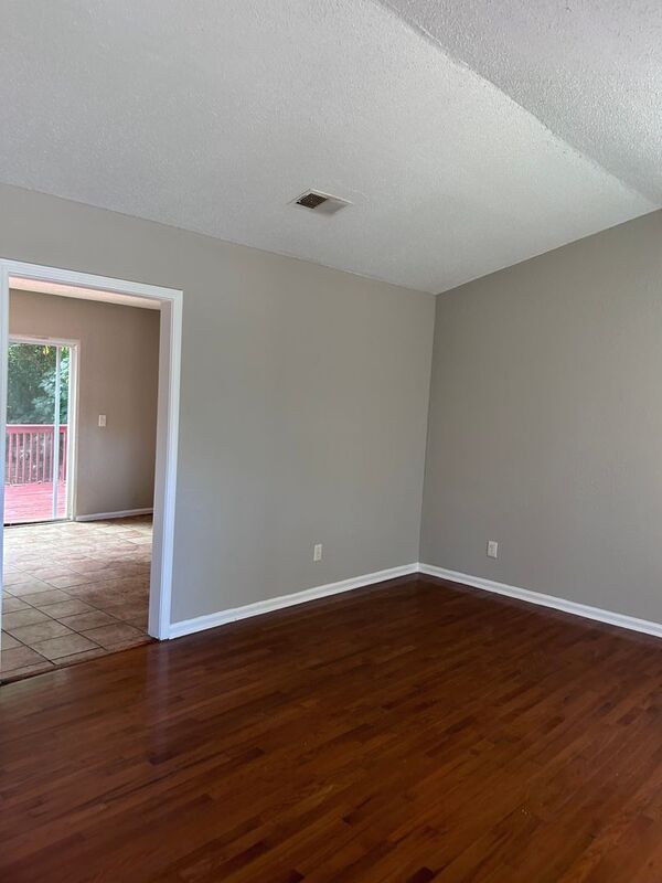 Building Photo - 3225 Balsam Ave SW