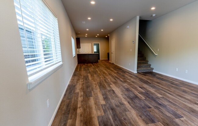 Foto del edificio - Beautiful 4 bedroom Duplex