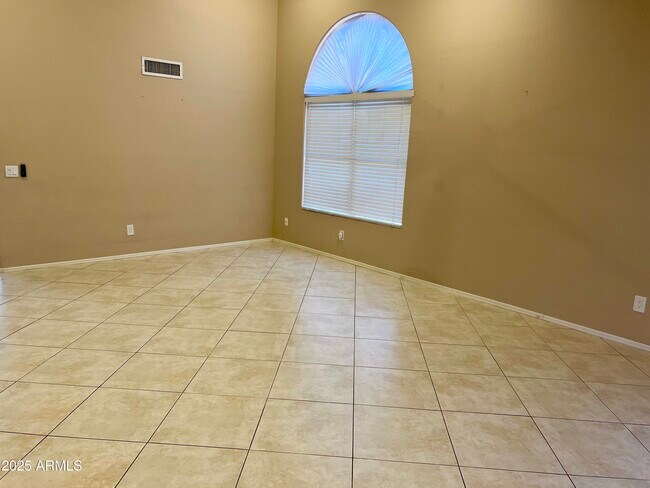 Foto del edificio - 8883 W Maryland Ave