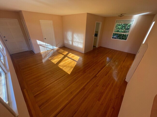 Foto del edificio - 1675 Woodland Ave