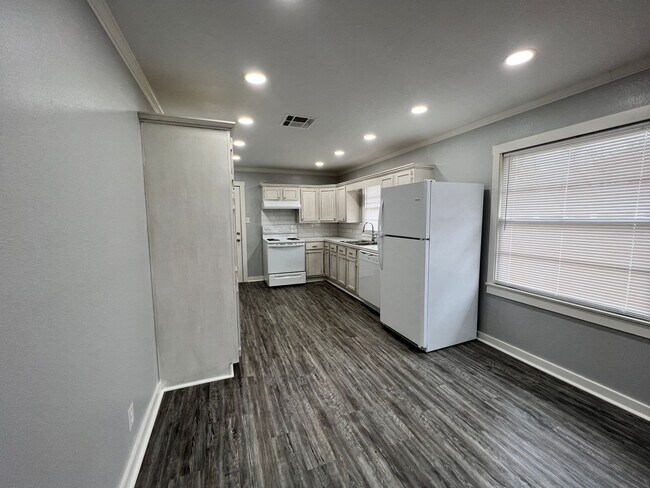 Foto del edificio - Home for rent!