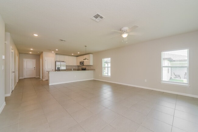 Building Photo - 994 James Dr